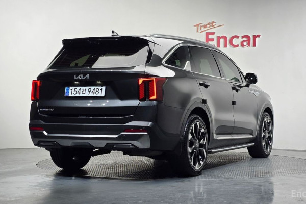 2023 Kia Sorento с пробегом 13 915 км