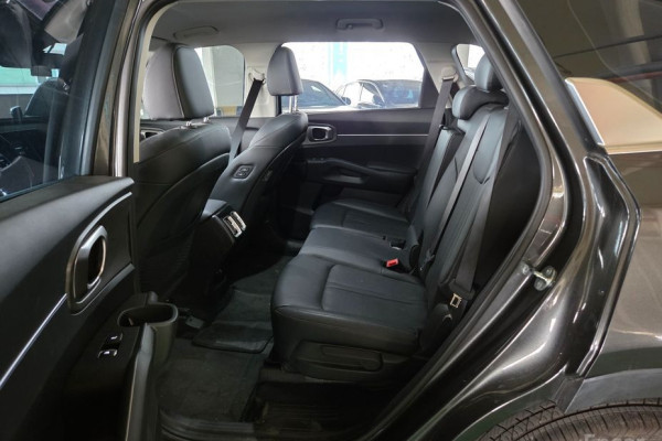2025 Kia Sorento с пробегом 9 734 км