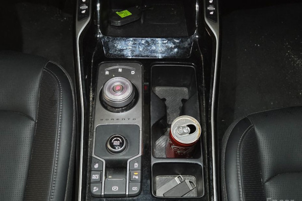 2025 Kia Sorento с пробегом 9 734 км