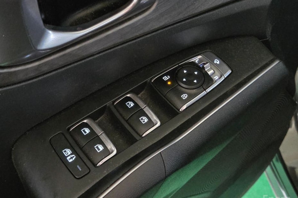 2025 Kia Sorento с пробегом 9 734 км