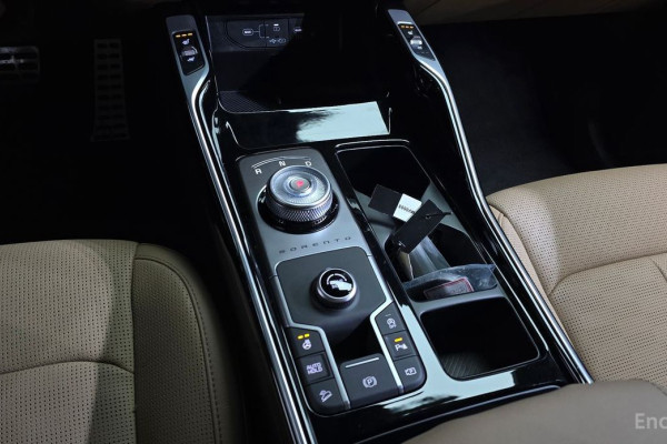 2023 Kia Sorento с пробегом 13 915 км