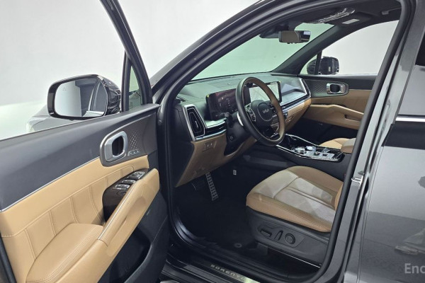 2023 Kia Sorento с пробегом 13 915 км
