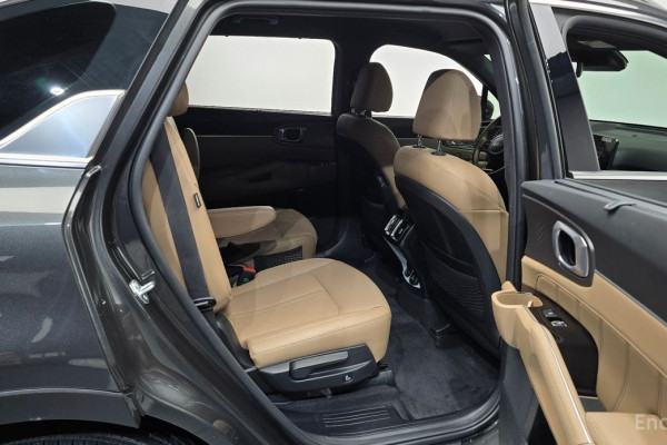 2023 Kia Sorento с пробегом 13 915 км