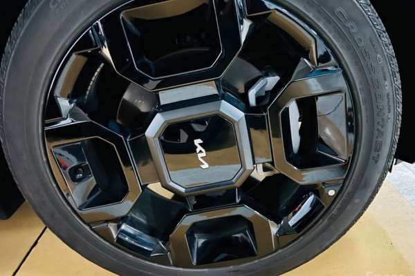 2025 Kia Sorento с пробегом 11 300 км