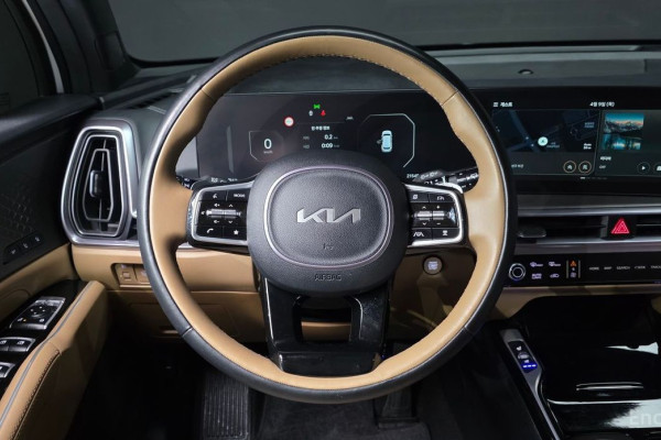 2023 Kia Sorento с пробегом 21 540 км