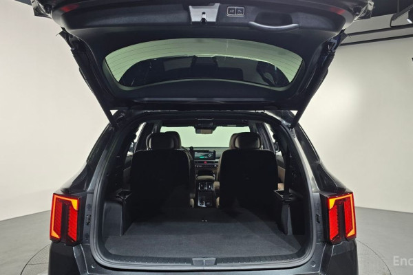 2023 Kia Sorento с пробегом 13 915 км