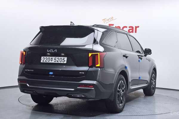 2023 Kia Sorento с пробегом 18 063 км