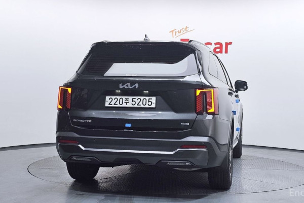 2023 Kia Sorento с пробегом 18 063 км