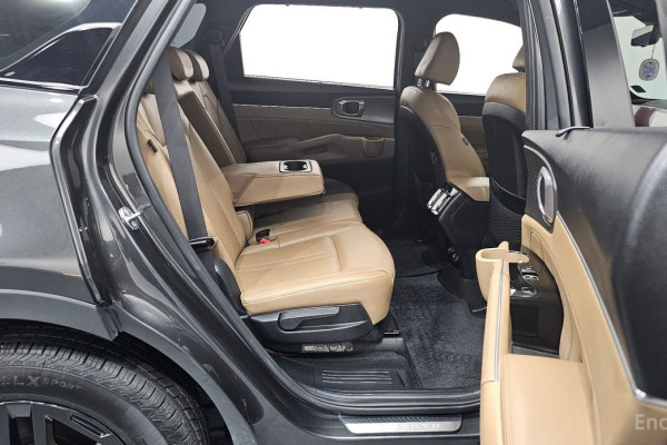 2023 Kia Sorento с пробегом 18 063 км