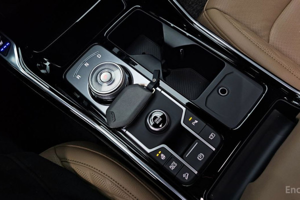 2024 Kia Sorento с пробегом 16 908 км