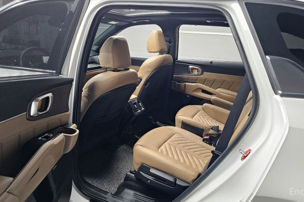 2024 Kia Sorento с пробегом 17 555 км