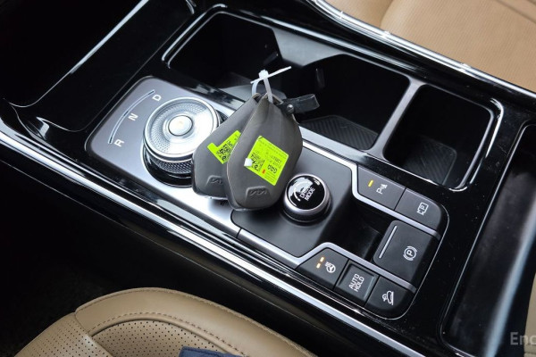 2023 Kia Sorento с пробегом 25 975 км