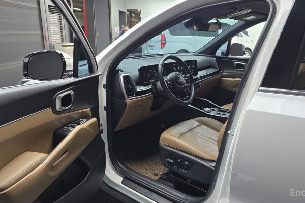 2023 Kia Sorento с пробегом 25 975 км