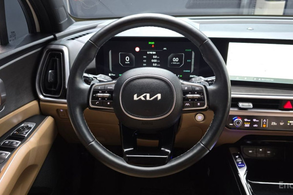 2023 Kia Sorento с пробегом 25 975 км