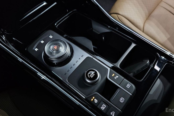 2024 Kia Sorento с пробегом 27 865 км