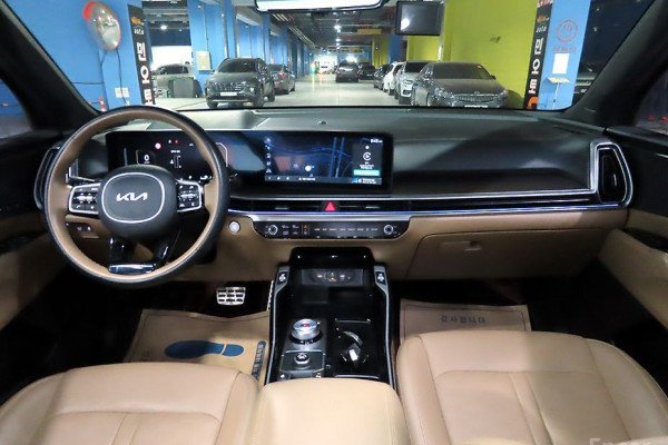 2023 Kia Sorento с пробегом 16 895 км