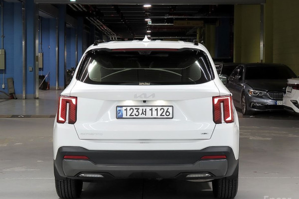 2023 Kia Sorento с пробегом 25 654 км