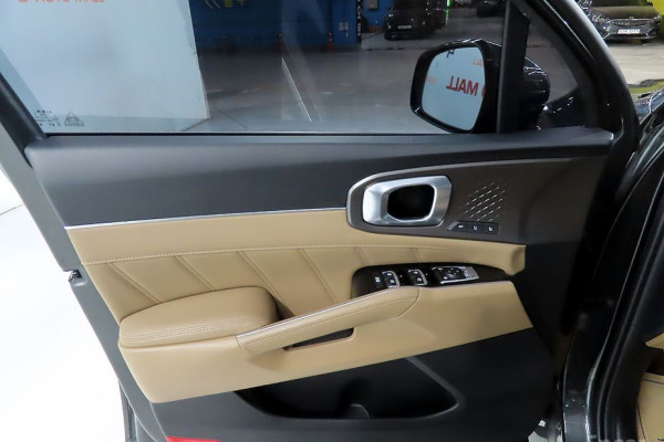 2023 Kia Sorento с пробегом 16 895 км