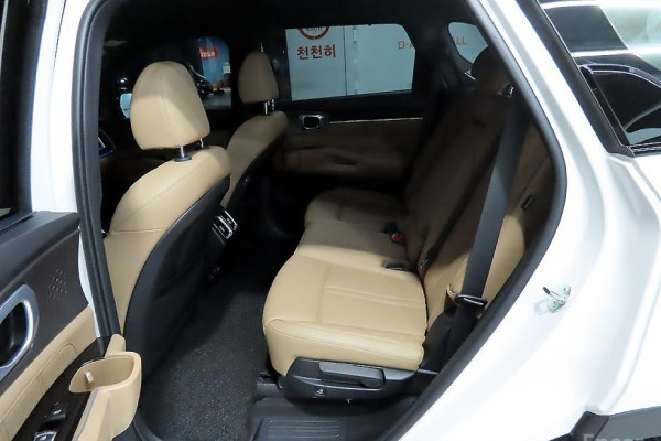 2023 Kia Sorento с пробегом 25 654 км