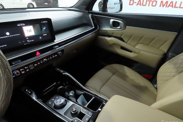 2023 Kia Sorento с пробегом 25 654 км