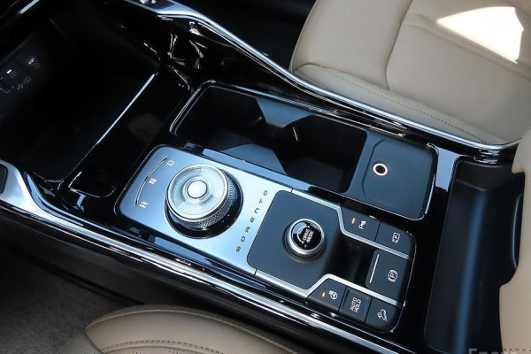 2024 Kia Sorento с пробегом 28 740 км