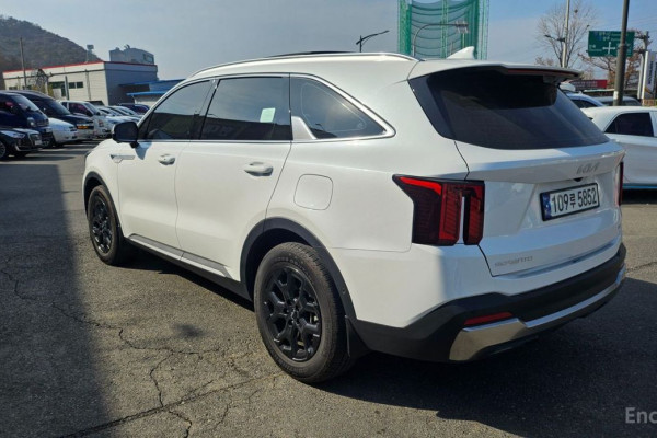 2023 Kia Sorento с пробегом 23 176 км
