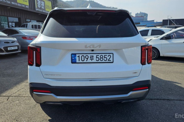 2023 Kia Sorento с пробегом 23 176 км