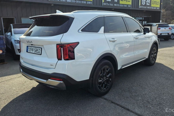 2023 Kia Sorento с пробегом 23 176 км