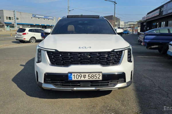 2023 Kia Sorento с пробегом 23 176 км
