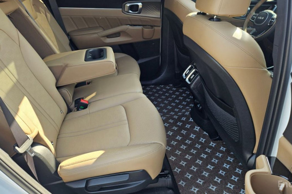 2023 Kia Sorento с пробегом 23 176 км