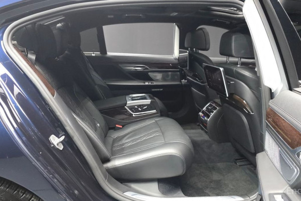 2016 BMW 7 серии с пробегом 142 996 км