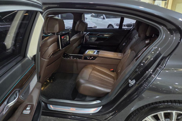 2016 BMW 7 серии с пробегом 143 797 км