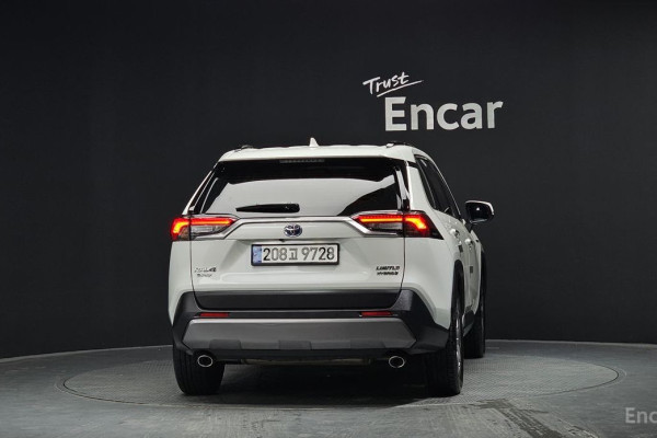 2021 Toyota RAV4 с пробегом 70 457 км