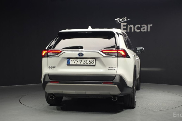 2023 Toyota RAV4 с пробегом 104 676 км