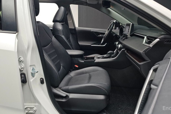 2021 Toyota RAV4 с пробегом 70 457 км