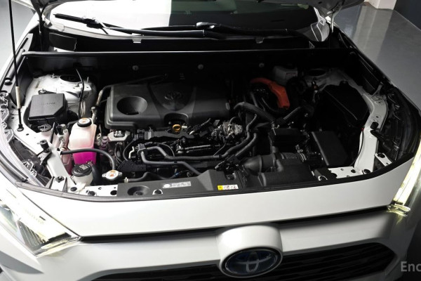 2023 Toyota RAV4 с пробегом 104 676 км