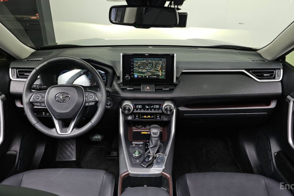 2023 Toyota RAV4 с пробегом 12 945 км