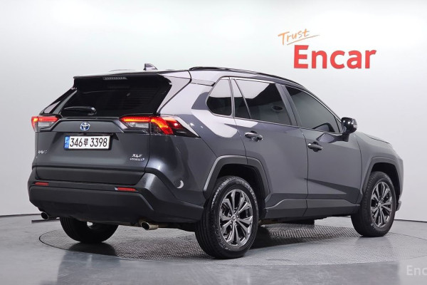 2023 Toyota RAV4 с пробегом 37 466 км