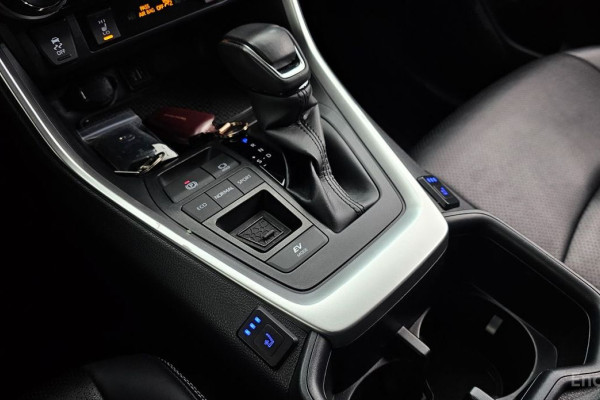 2023 Toyota RAV4 с пробегом 37 466 км