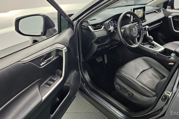 2023 Toyota RAV4 с пробегом 37 466 км