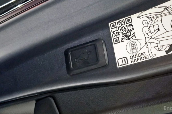 2023 Toyota RAV4 с пробегом 12 945 км