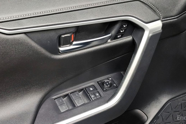 2023 Toyota RAV4 с пробегом 12 945 км