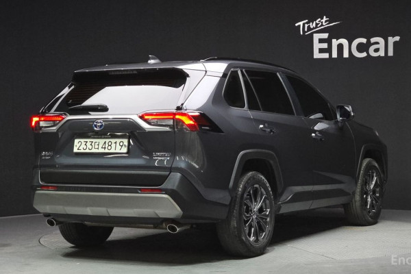 2023 Toyota RAV4 с пробегом 32 231 км