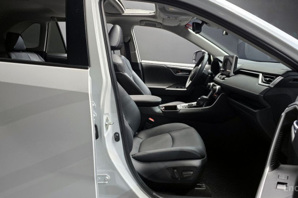 2023 Toyota RAV4 с пробегом 3 863 км