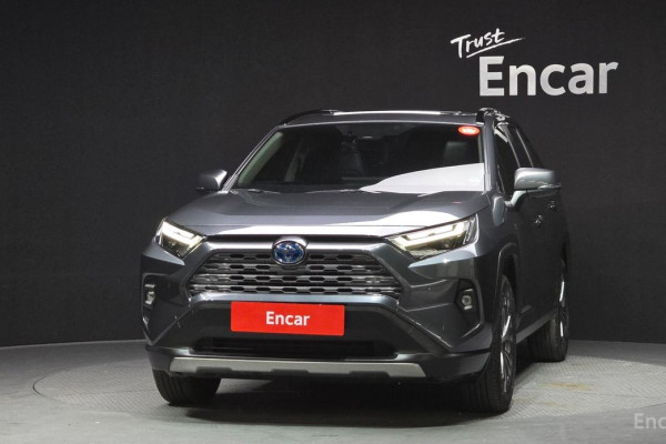 2023 Toyota RAV4 с пробегом 32 231 км