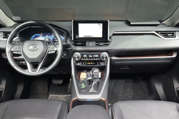 2023 Toyota RAV4 с пробегом 32 231 км