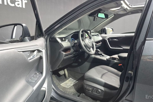 2023 Toyota RAV4 с пробегом 32 231 км