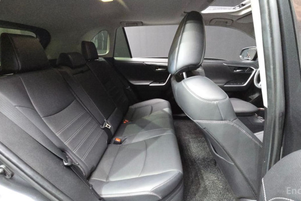 2023 Toyota RAV4 с пробегом 32 231 км