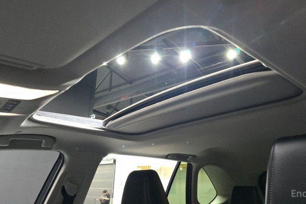 2023 Toyota RAV4 с пробегом 32 231 км