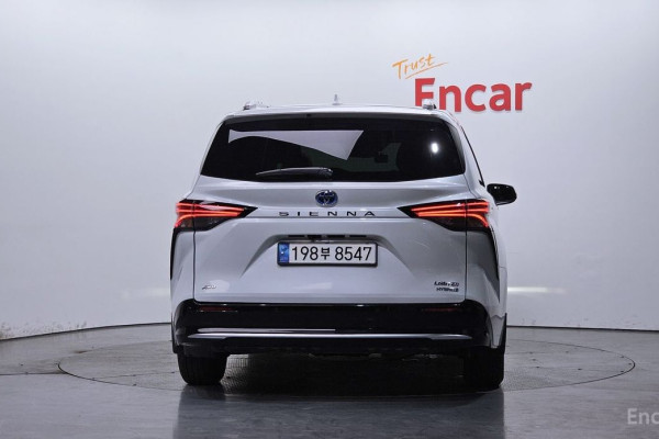 2022 Toyota Sienna с пробегом 27 073 км